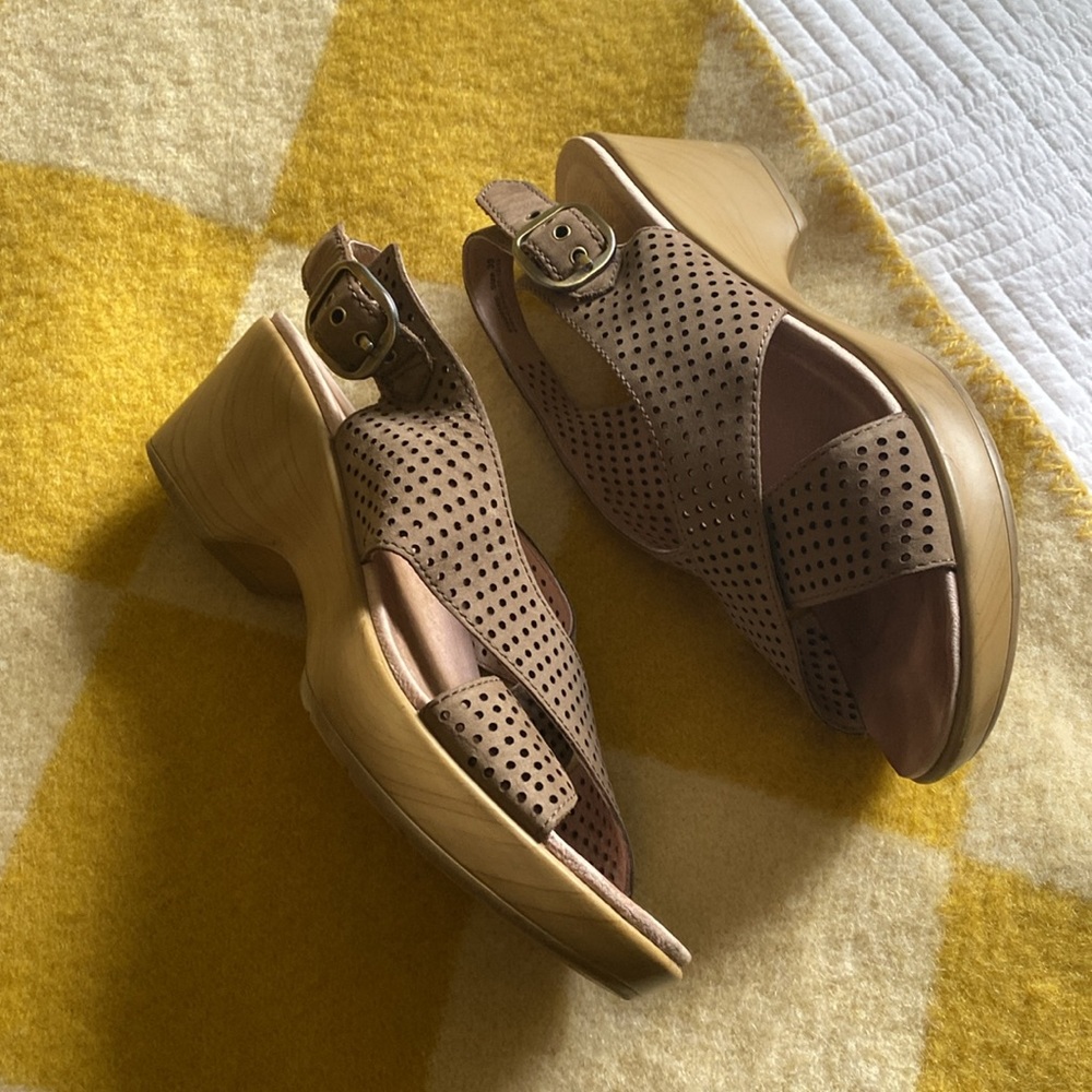 Dansko sandal cloggs in size 39 dark tan